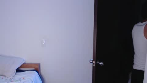 axel davis  online show from October 8, 2025, 3:04 am