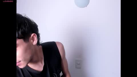 axel davis  online show from November 30, 2025, 7:56 am