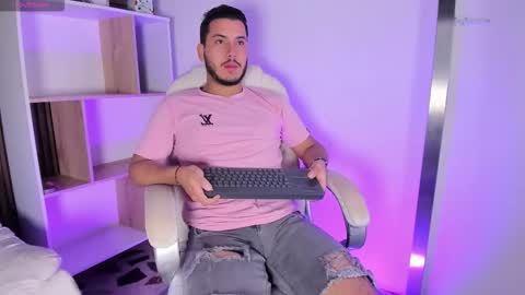 axel_grey_ online show from October 15, 2025, 12:27 pm