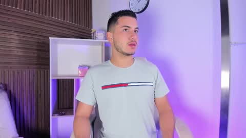 axel_grey_ online show from October 25, 2025, 12:13 pm