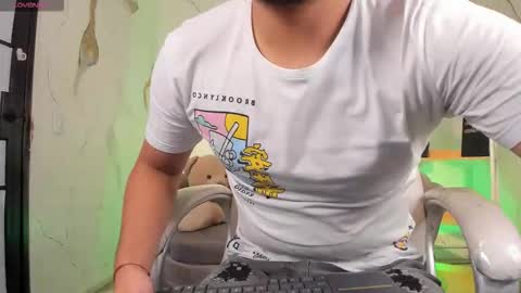 axel_grey_ online show from November 10, 2025, 12:37 pm