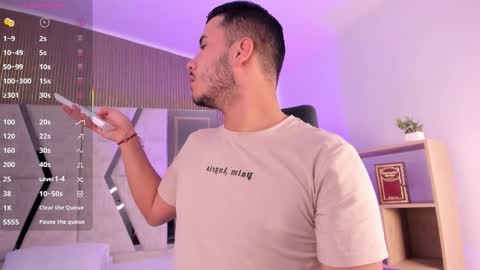 axel_grey_ online show from January 8, 2026, 12:29 pm