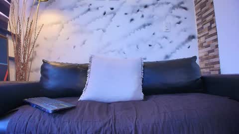 Axel Moon online show from September 17, 2025, 8:10 pm