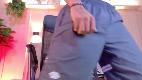 Axel  online show from May 14, 2026, 7:20 pm