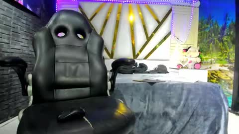 Axell Cross2 online show from October 31, 2025, 2:45 am