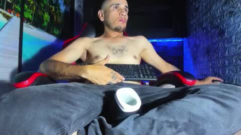 Axell Cross2 online show from April 12, 2026, 1:54 am