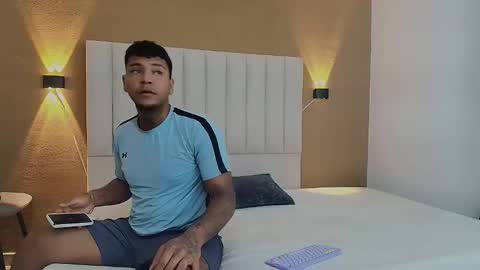 Axell online show from April 12, 2026, 5:01 am