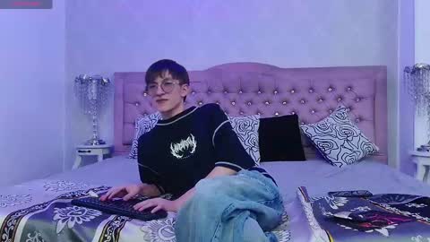 Snapshot of axell_stone chatting on June 2, 2026, 9:17 pm axell_stone online show from June 2, 2026, 9:17 pm
