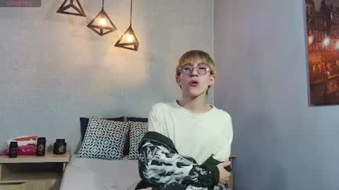 Snapshot of axell_stone chatting on June 9, 2026, 8:42 pm axell_stone online show from June 9, 2026, 8:42 pm