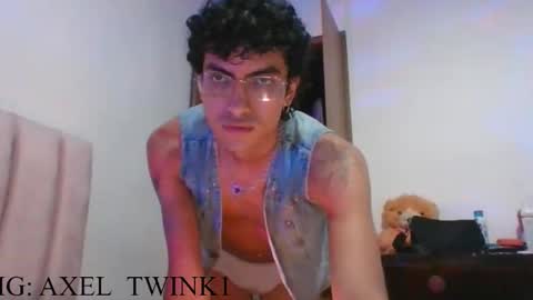 Axel  online show from November 3, 2025, 2:13 am