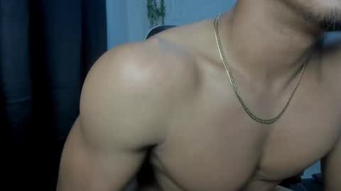 axelsavage042 online show from December 19, 2025, 9:11 pm