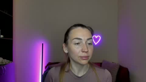 Jully online show from March 5, 2025, 4:02 pm