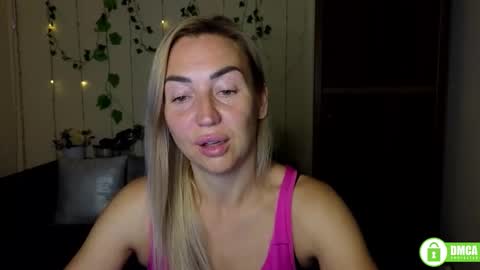 Jully online show from September 15, 2025, 5:35 pm