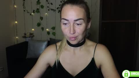 Jully online show from October 11, 2025, 5:44 pm