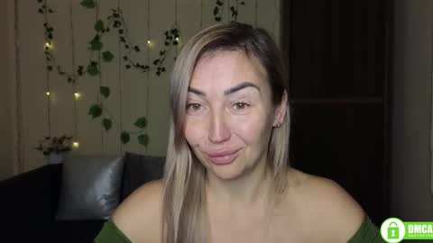 Jully online show from December 16, 2025, 6:35 pm