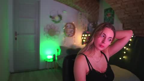 aya hitakayama  online show from January 21, 2025, 11:02 pm