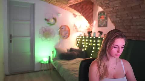 aya hitakayama  online show from January 24, 2025, 7:18 pm