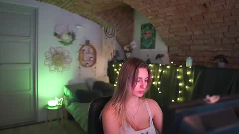 aya hitakayama  online show from February 17, 2025, 7:21 pm