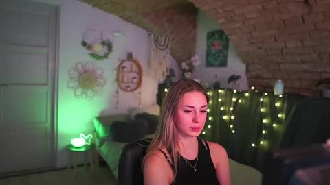 aya hitakayama  online show from February 18, 2025, 7:30 pm