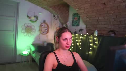 aya hitakayama  online show from March 2, 2025, 10:38 pm