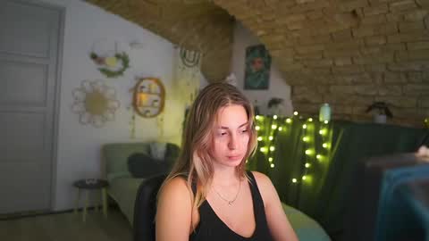 aya hitakayama  online show from March 3, 2025, 10:42 pm