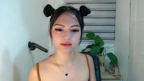 ayalvrs18 online show from February 14, 2025, 4:04 am