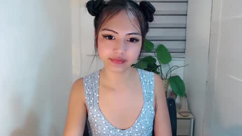 ayalvrs18 online show from February 17, 2025, 7:15 am