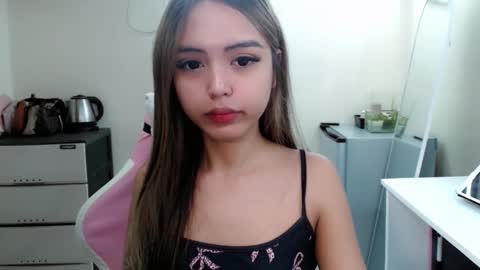 ayalvrs18 online show from September 9, 2025, 1:43 pm