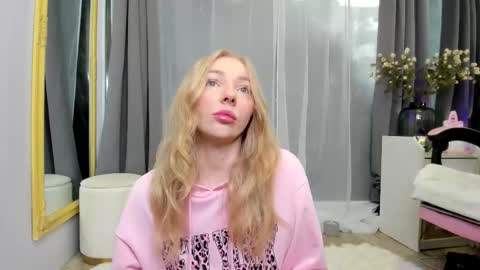 Snapshot of ayaye_ chatting on March 1, 2026, 7:32 am SundyRose online show from March 1, 2026, 7:32 am