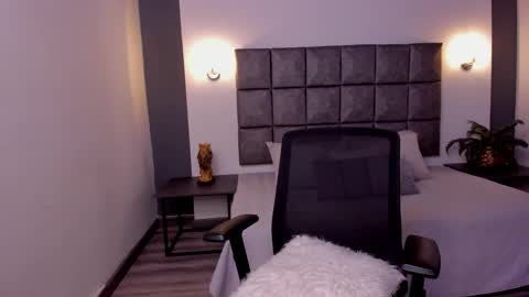 Snapshot of ayleen_dunkann chatting on February 13, 2025, 7:10 pm Ayleen online show from February 13, 2025, 7:10 pm