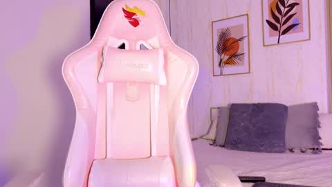 Snapshot of ayleen_dunkann chatting on September 16, 2025, 12:17 pm Ayleen online show from September 16, 2025, 12:17 pm