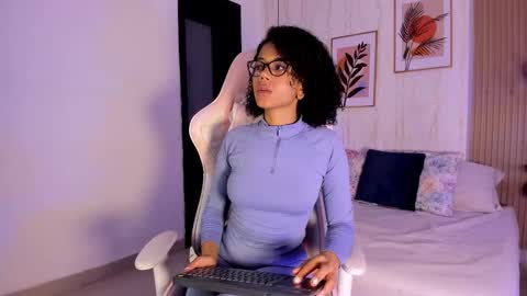 Snapshot of ayleen_dunkann chatting on November 19, 2025, 1:00 pm Ayleen online show from November 19, 2025, 1:00 pm