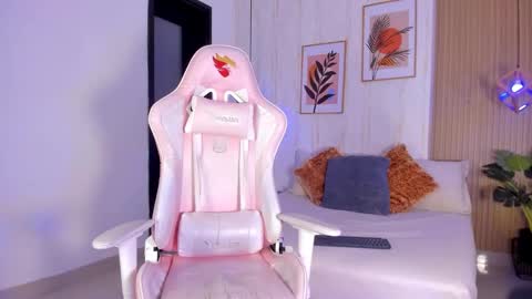 Snapshot of ayleen_dunkann chatting on November 29, 2025, 1:25 pm Ayleen online show from November 29, 2025, 1:25 pm