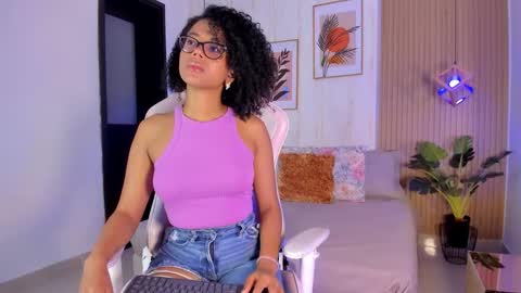 Snapshot of ayleen_dunkann chatting on December 18, 2025, 1:17 pm Ayleen online show from December 18, 2025, 1:17 pm