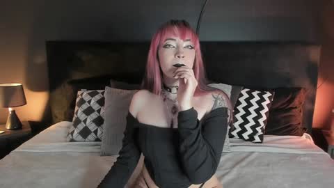 Snapshot of aylen_darkmoor chatting on February 3, 2025, 7:42 pm Aylen online show from February 3, 2025, 7:42 pm