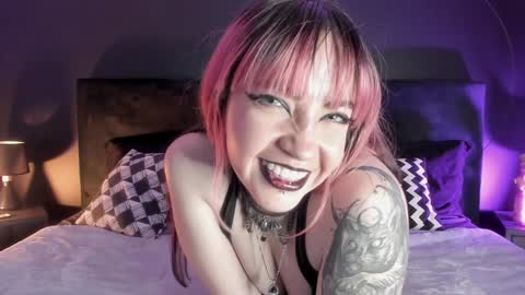 Snapshot of aylen_darkmoor chatting on February 7, 2025, 7:49 pm Aylen online show from February 7, 2025, 7:49 pm