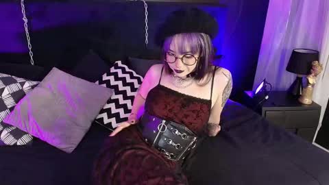 Snapshot of aylen_darkmoor chatting on October 7, 2025, 8:17 pm Aylen online show from October 7, 2025, 8:17 pm