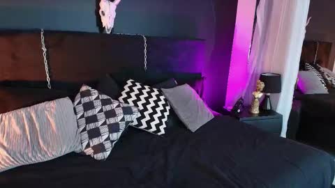 Snapshot of aylen_darkmoor chatting on October 14, 2025, 8:09 pm Aylen online show from October 14, 2025, 8:09 pm