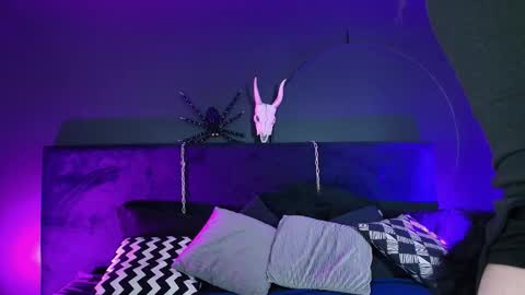 Snapshot of aylen_darkmoor chatting on October 20, 2025, 7:58 pm Aylen online show from October 20, 2025, 7:58 pm