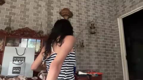 aymkyline online show from November 23, 2025, 1:49 am