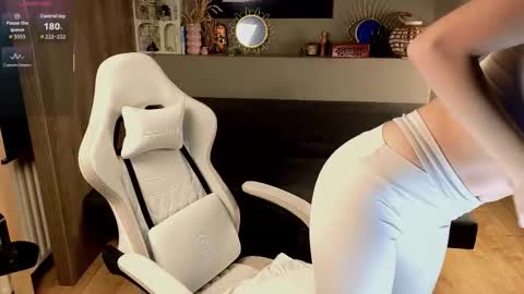 Snapshot of ayreenmoore chatting on September 18, 2025, 7:16 pm Ayreen Moore online show from September 18, 2025, 7:16 pm