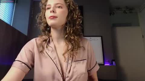 Snapshot of ayreenmoore chatting on February 8, 2026, 2:09 pm Ayreen Moore online show from February 8, 2026, 2:09 pm