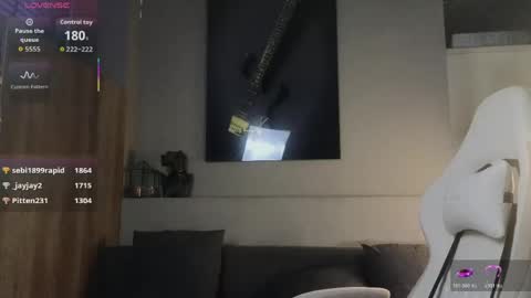 Ayreen Moore online show from April 23, 2026, 6:54 pm