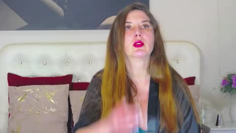 Snapshot of azeliahart chatting on February 17, 2026, 5:26 am Chiara online show from February 17, 2026, 5:26 am