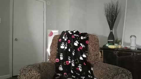 azell19 online show from January 30, 2025, 7:37 pm