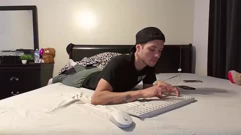 azell19 online show from February 14, 2025, 12:51 am