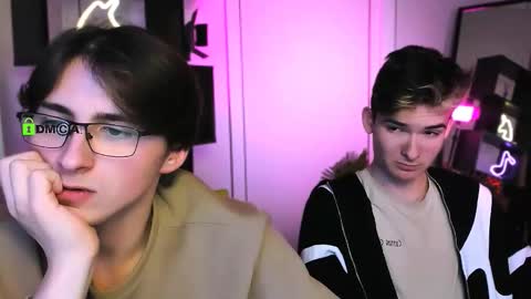 azen_rush online show from December 18, 2025, 6:08 am