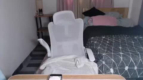 Lina online show from November 9, 2025, 3:27 am