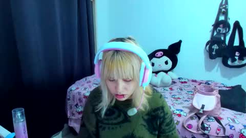 Azu Moure online show from November 21, 2025, 4:00 am