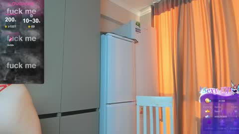 azure_moon online show from December 26, 2024, 10:26 am